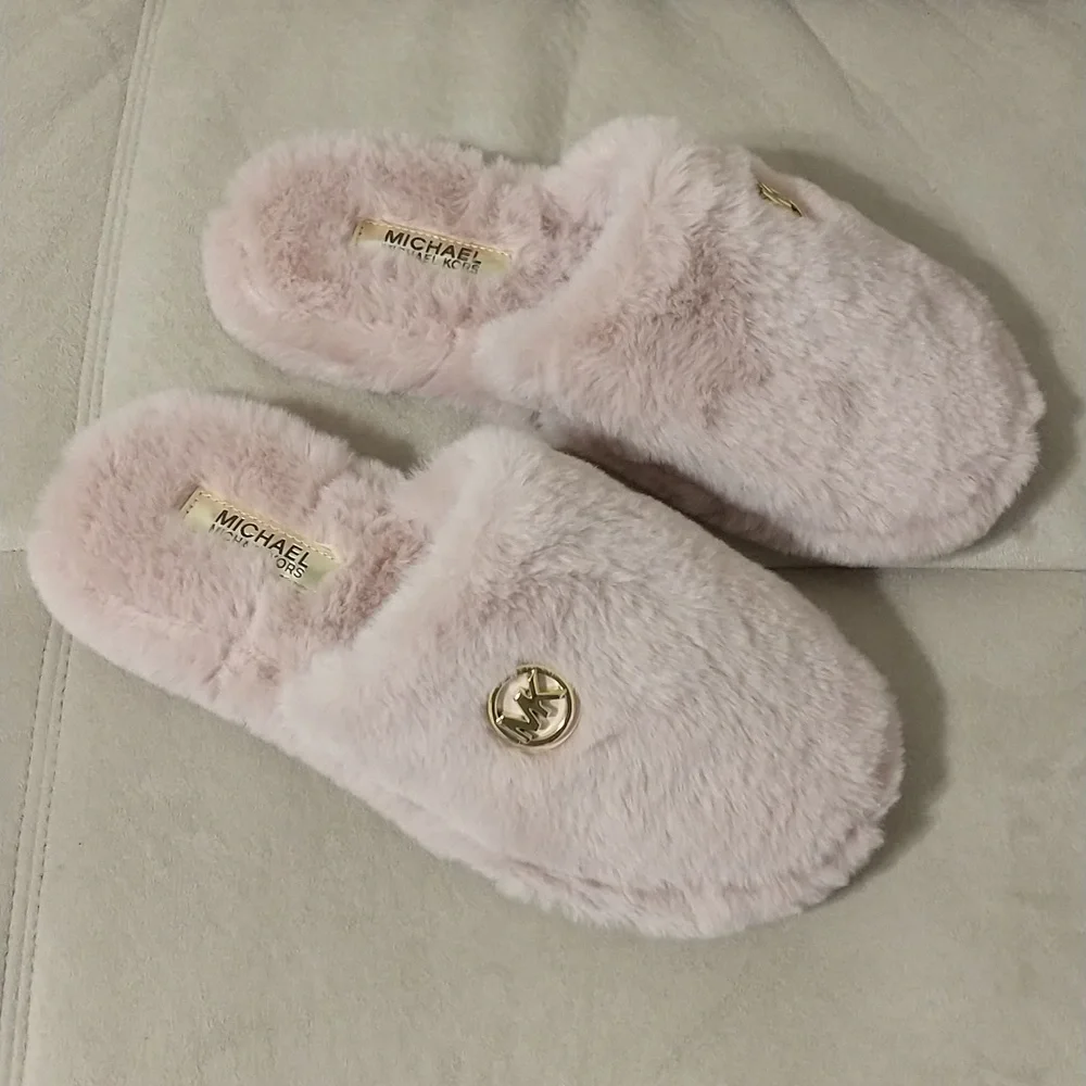 Michael Kors 9M Pink Faux Fur Slippers - Picture 5 of 5